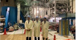 常田所長 量子科学技術研究開発機構・核融合実験装置JT-60SAを視察